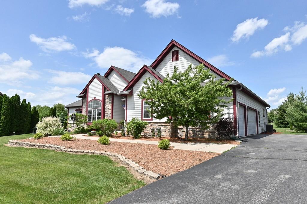 Listing N66W34382 Timberline Rd, Oconomowoc WI 53066