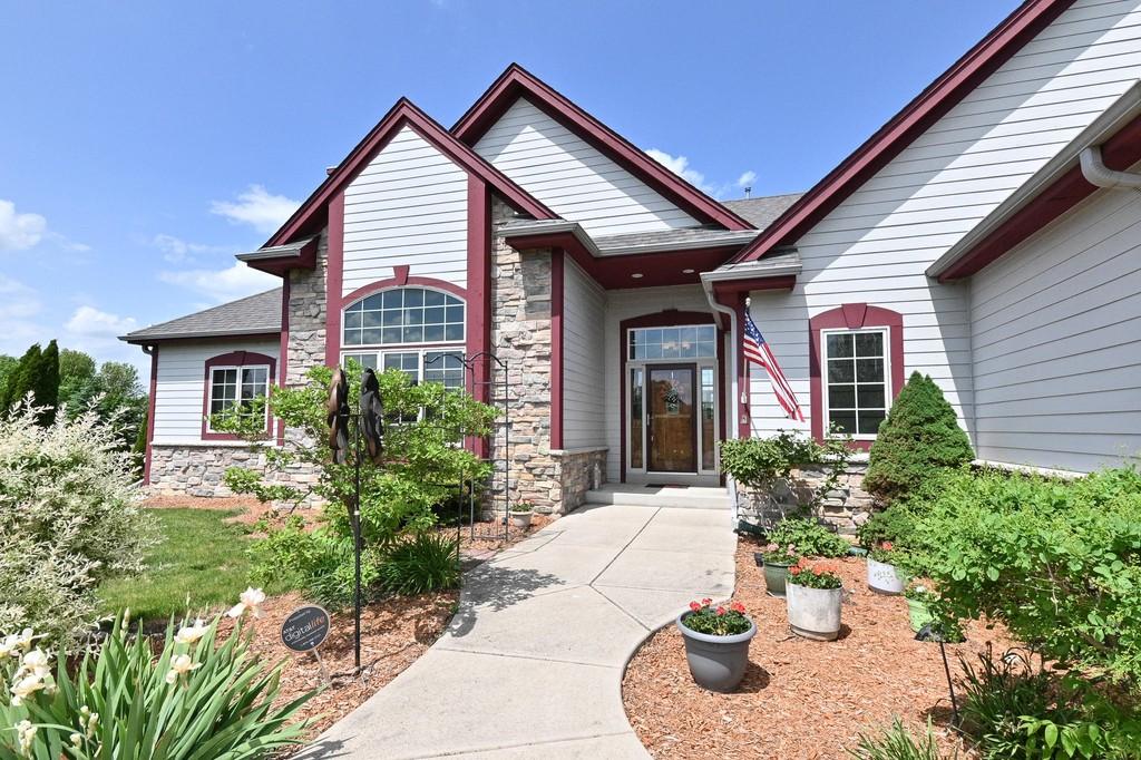 Listing N66W34382 Timberline Rd, Oconomowoc WI 53066